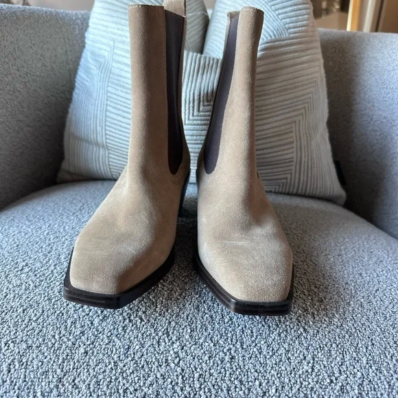 NEW!!! Nordstrom Clemens Chelsea Boot - Picture 3 of 8